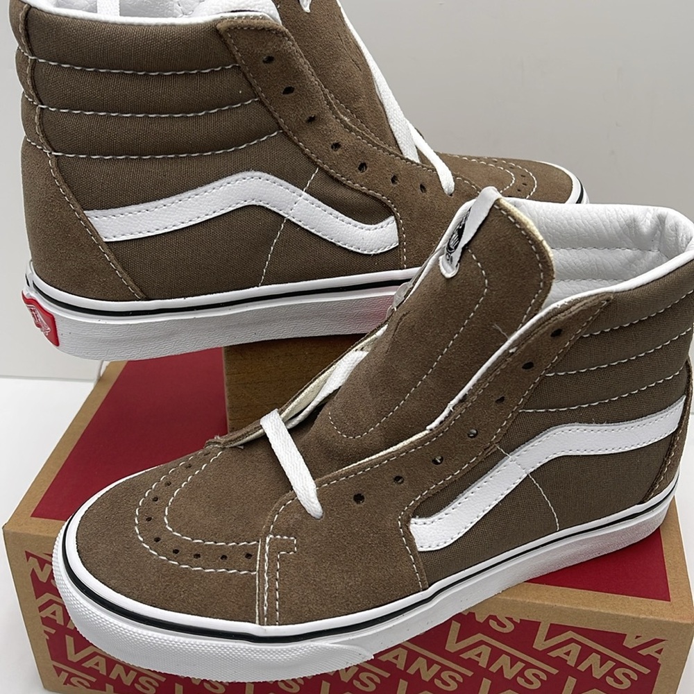 Vans WMNS Sk8-Hi Color Theory Walnut
VN0007NP1NU
Sneakers - Picture 10 of 16